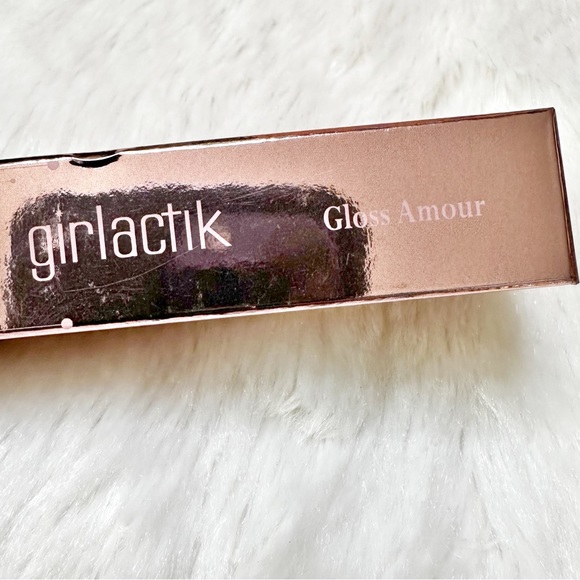 NIB Girlactik Gloss Amour in Crystal Love Clear Pink Full Size 5.5ml - Picture 4 of 9